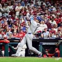 　７回、右前タイムリーを放つ大谷翔平（ロサンゼルス・ドジャース提供）
