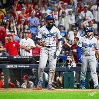 　７回、先制の生還でほえるテオスカー・ヘルナンデス（ロサンゼルス・ドジャース提供）