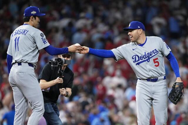 ドジャース、冷や汗逃げ切り2連勝で地区シリーズ突破王手 守護神
