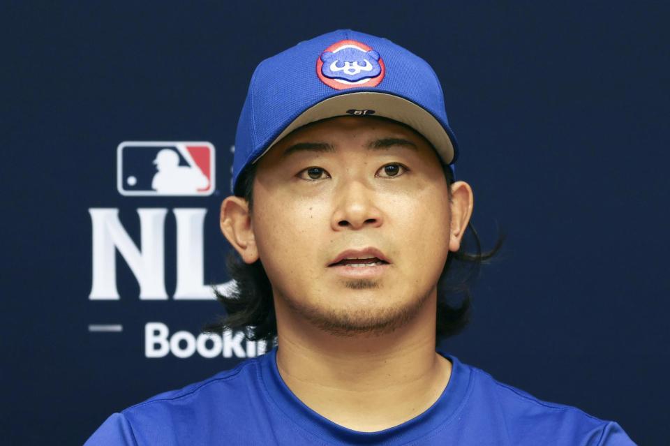 　記者会見する今永（共同）