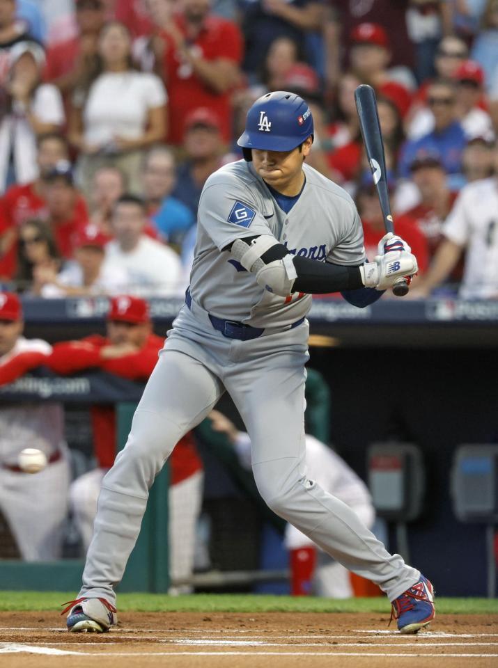 　フィリーズ戦の１回、見逃し三振に倒れる大谷（共同）