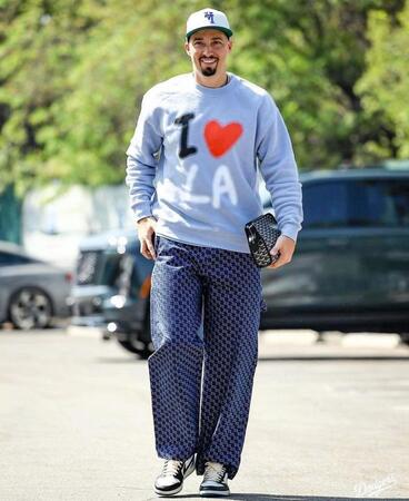 　球場入りするスネル（ロサンゼルス・ドジャース提供）