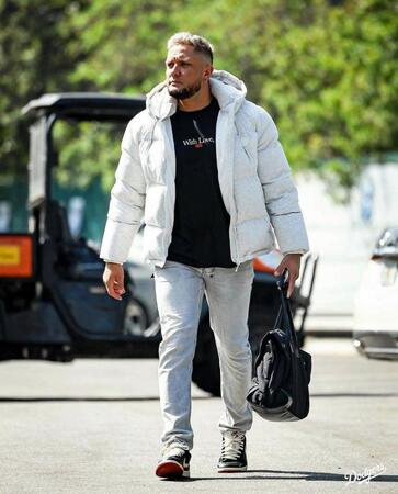 　球場入りするロハス（ロサンゼルス・ドジャース提供）