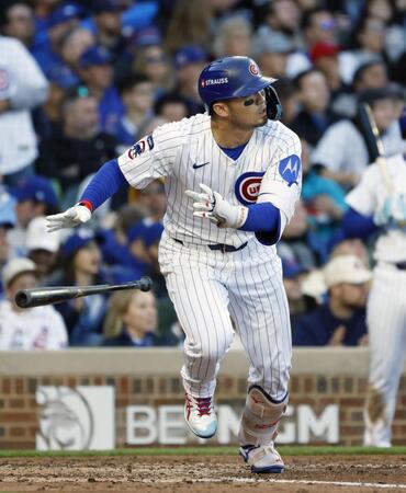 　３回、二塁打を放つ鈴木（共同）