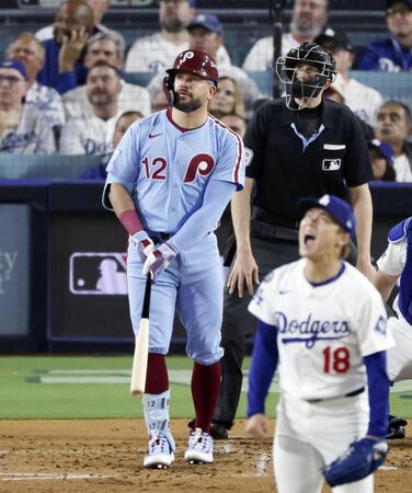 　４回、先発山本（１８）から本塁打を放つシュワバー（共同）