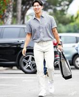 　球場入りするキム・ヘソン（ロサンゼルス・ドジャース提供）