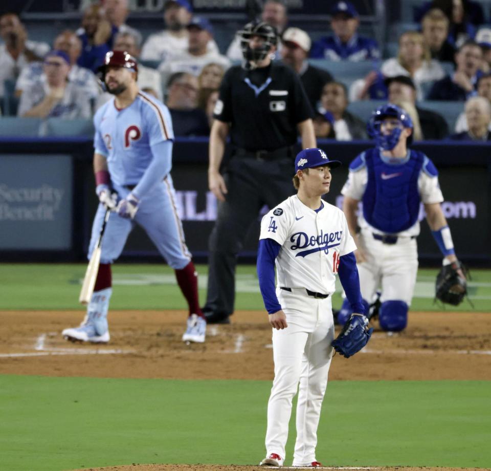 　４回、シュワバー（奥）に本塁打を浴びた山本（共同）