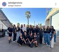 　ＷＣＳ第２戦の集合写真。（ｌａｄｏｄｇｅｒｗｉｖｅｓ）より