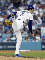 　フィリーズ戦の８回から登板したドジャース・佐々木（共同）