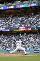 　フィリーズ戦の８回から登板したドジャース・佐々木（共同）