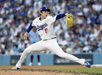 　フィリーズ戦の８回から登板したドジャース・佐々木（共同）