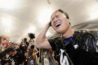 　フィリーズを破ってリーグ優勝決定シリーズ進出を決め、祝勝会で盛り上がるドジャース・大谷（ＡＰ＝共同）