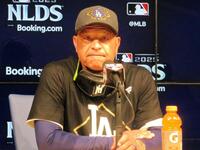 　試合後に会見したドジャース・ロバーツ監督（撮影・小林信行）