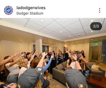 ドジャーワイブスのインスタグラム（＠ｌａｄｏｄｇｅｒｗｉｖｅｓ）から