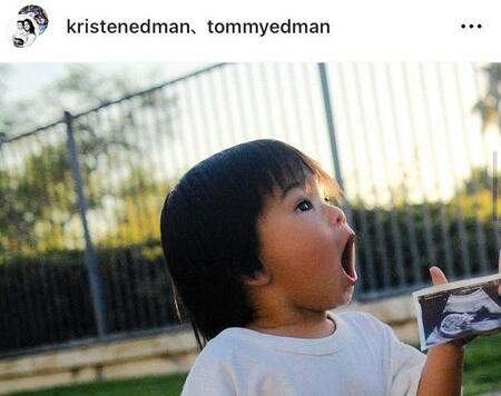 赤ちゃんのエコー写真に驚くエドマンの長男イーライ君。妻クリステンさんのインスタグラム＠ｋｒｉｓｔｅｎｅｄｍａｎ（９月８日付）より 