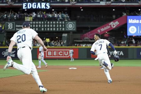 　１５回、サヨナラ打を放ったポランコ（７）＝（ゲッティ＝共同）