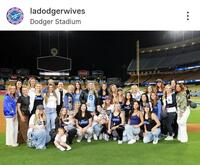 ドジャーワイブスのインスタグラム（＠ｌａｄｏｄｇｅｒｗｉｖｅｓ）から