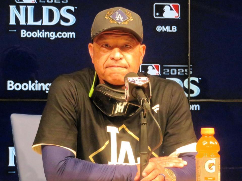 　試合後に会見したドジャース・ロバーツ監督（撮影・小林信行）