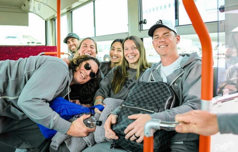 　グラスノー（左）、スミス（右）ら（ロサンゼルス・ドジャース提供）