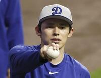 　キャッチボールする佐々木