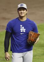 　笑顔を見せる大谷