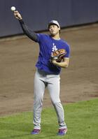 　キャッチボールする大谷