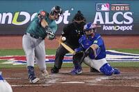 　６回、本塁打を放つマリナーズのローリー（ＡＰ＝共同）