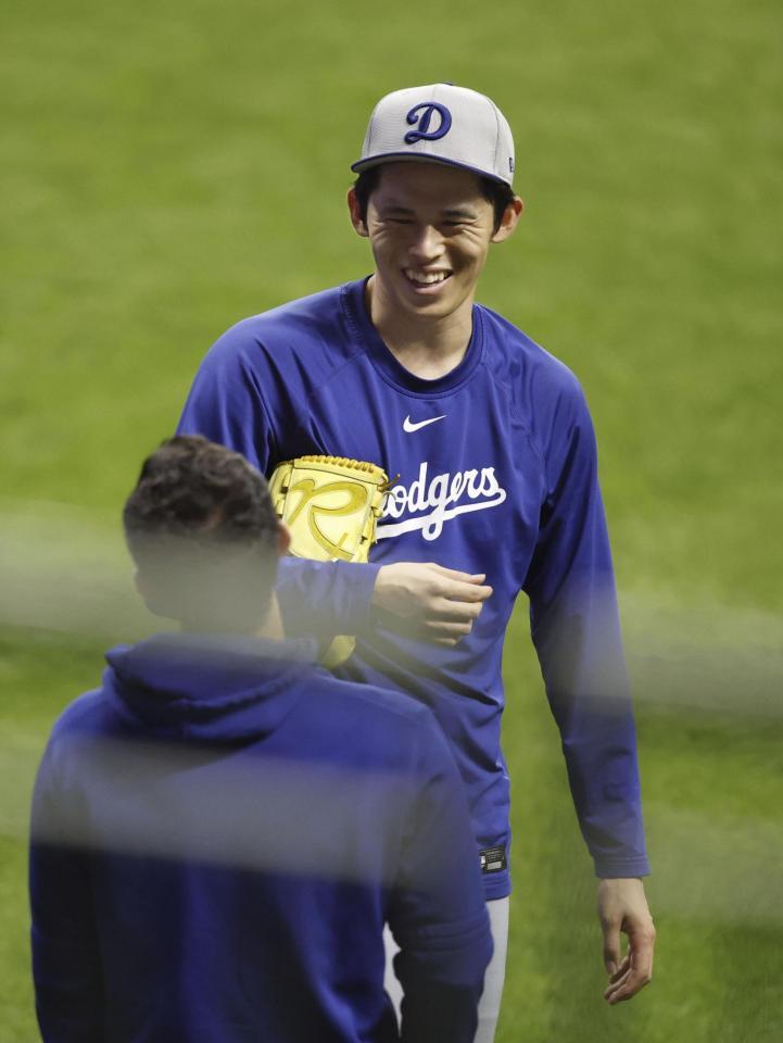 　練習中、笑顔を見せる佐々木