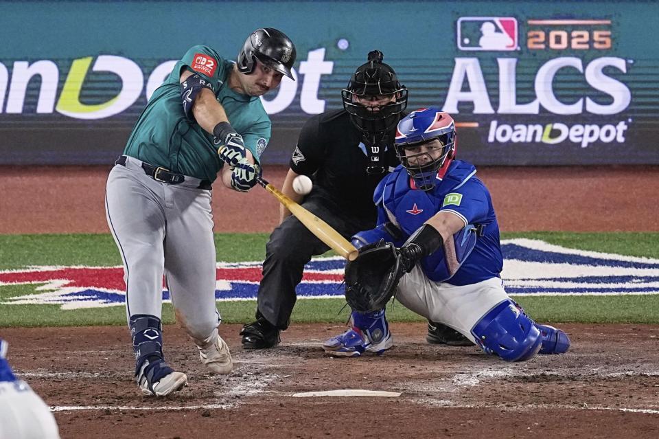 　６回、本塁打を放つマリナーズのローリー（ＡＰ＝共同）