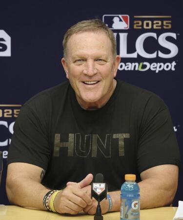 マーフィー監督　自己流で日本メディア歓迎　一人一人に自己紹介「部屋の雰囲気を楽しくしたい」