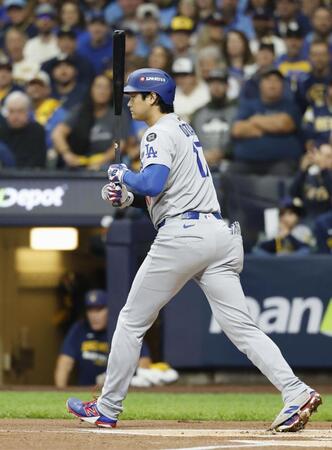 　ブルワーズ戦の１回、四球を選ぶドジャース・大谷（共同）