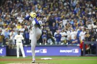 　ブルワーズ戦の９回、登板したドジャース・佐々木（共同）