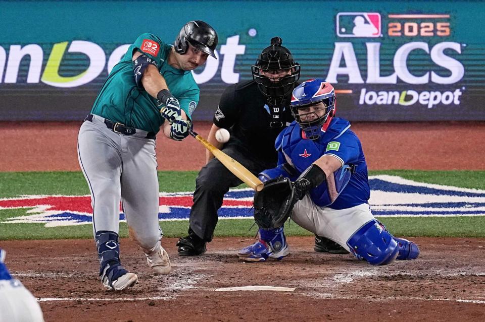 　６回、本塁打を放つマリナーズのローリー（ＡＰ＝共同）