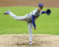　ブルワーズ戦に先発し、３安打１失点で完投勝利を挙げたドジャース・山本（共同）