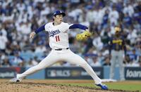 　９回に登板し、セーブを挙げた佐々木（共同）