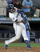 　８回、勝ち越しの満塁本塁打を放つスアレス（共同）