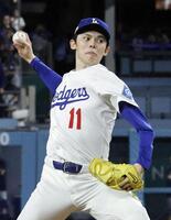 　９回に登板し、試合を締めた佐々木（共同）