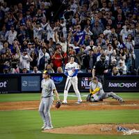 　７回、この試合３発目となるソロを放つ大谷翔平（ロサンゼルス・ドジャース提供）