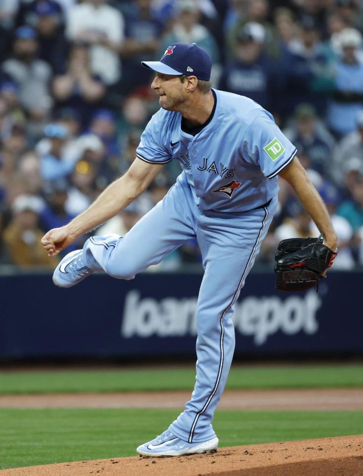 　先発し、力投するブルージェイズのシャーザー（共同）