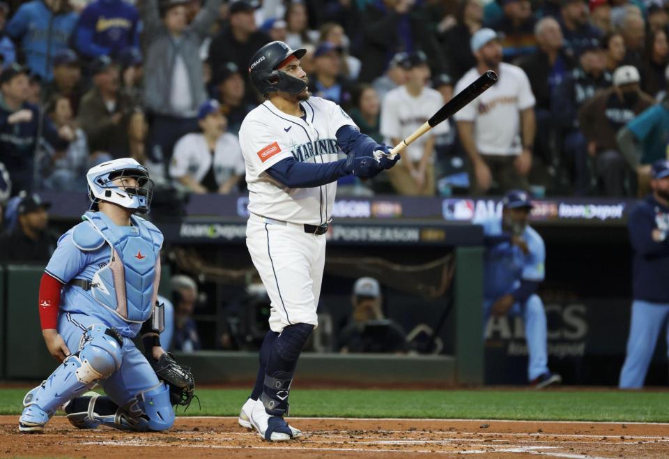 　２回、先制ソロを放つネーラー（共同）