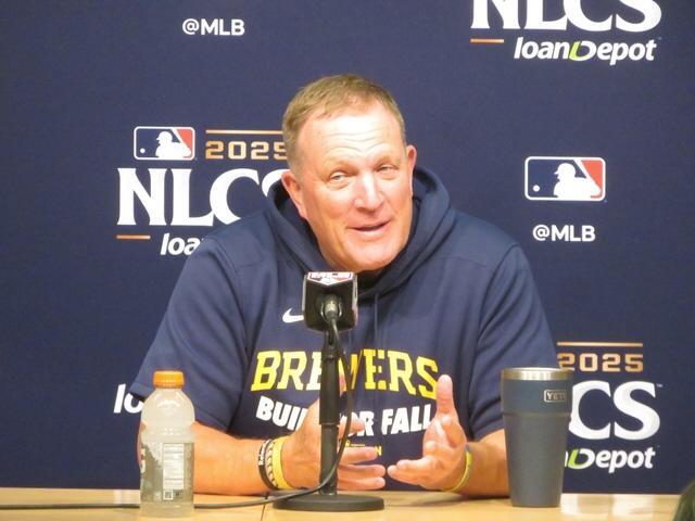 　ブルワーズ・マーフィー監督