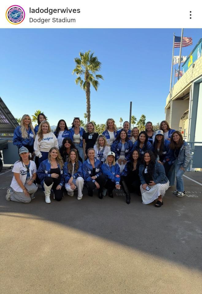 　ドジャース奥さま会の公式インスタグラム（＠ｌａｄｏｄｇｅｒｗｉｖｅｓ）より