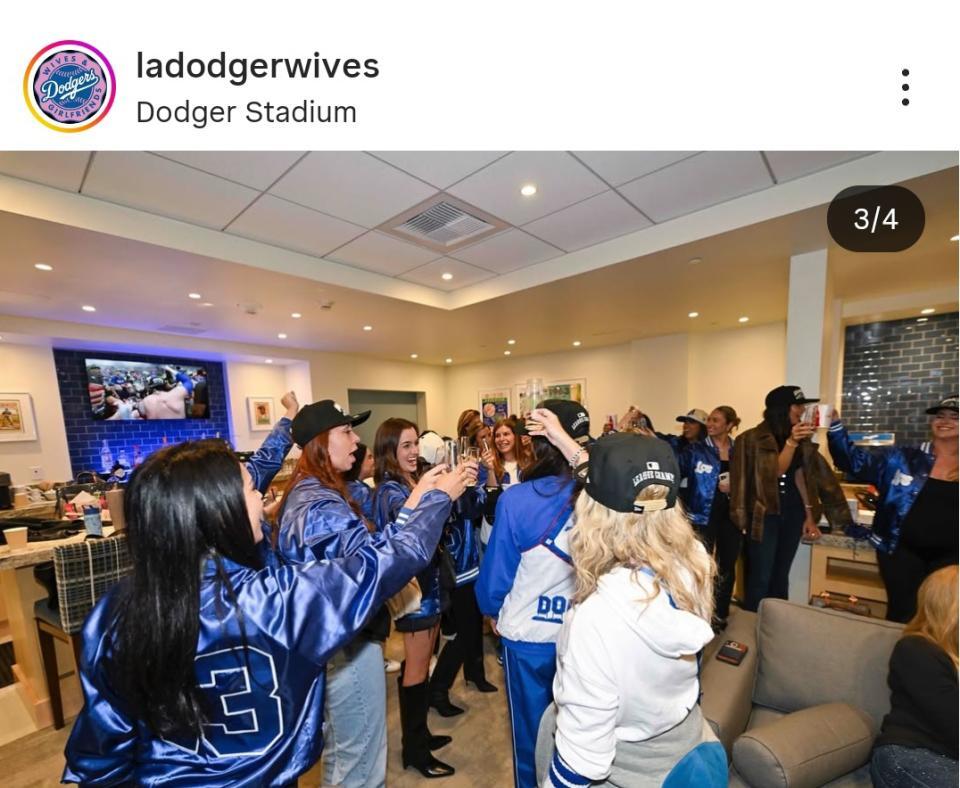 　奥さま会もカンパーイ！ドジャース奥さま会の公式インスタグラム（＠ｌａｄｏｄｇｅｒｗｉｖｅｓ）より