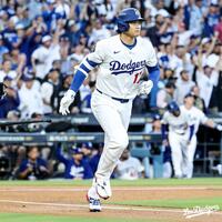 　先頭打者弾を放ち駆け出す大谷翔平（ロサンゼルス・ドジャース提供）