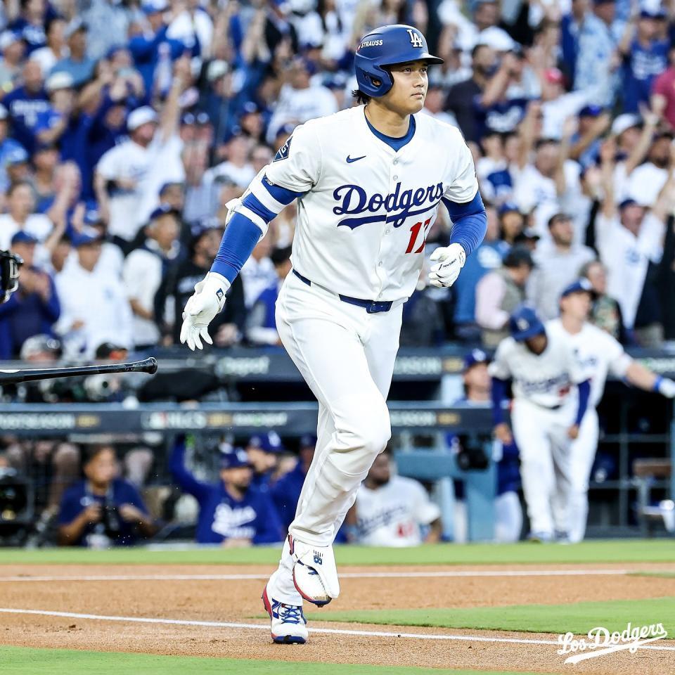 　先頭打者弾を放ち駆け出す大谷翔平（ロサンゼルス・ドジャース提供）