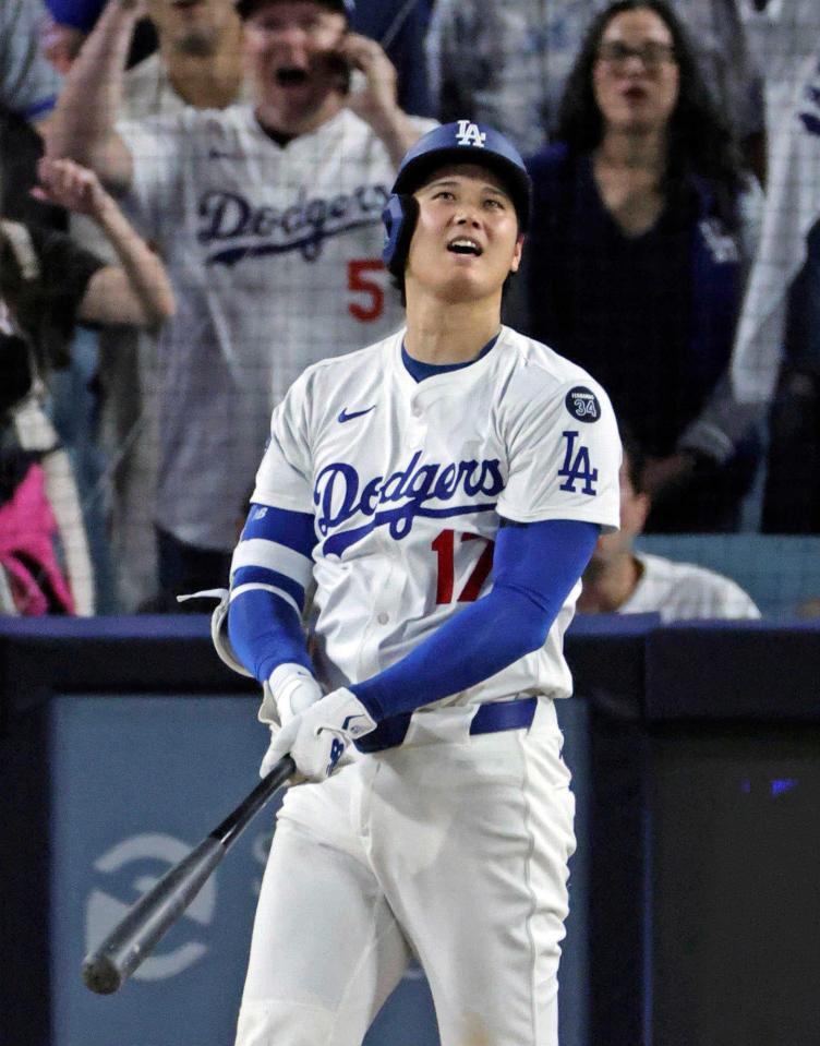 　７回、この試合３本目の本塁打を放った大谷（共同）