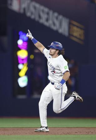 　マリナーズ戦の３回、２ランを放ったブルージェイズのバージャー（ゲッティ＝共同）
