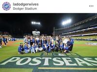 　ドジャース奥さま会の公式インスタグラム＠ｌａｄｏｄｇｅｒｗｉｖｅｓ（１０月１８日付）より
