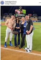 　キャスペリアスとラッシングも。ドジャース奥さま会の公式インスタグラム＠ｌａｄｏｄｇｅｒｗｉｖｅｓ（１０月１９日付）より