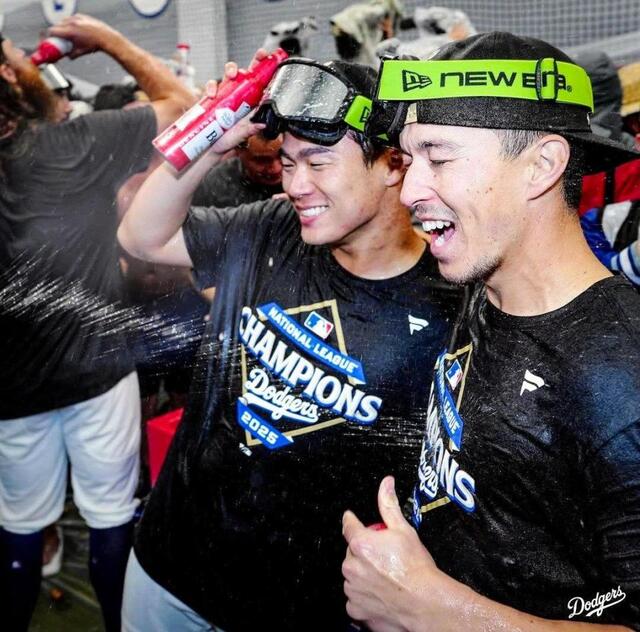 ドジャース エドマン×山本由伸の2ショが「サイコー！！」完投勝利を